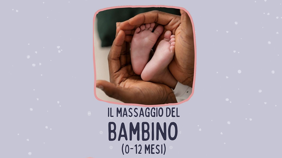 mani che accarezzano i piedini di un neonato durante il massaggio
